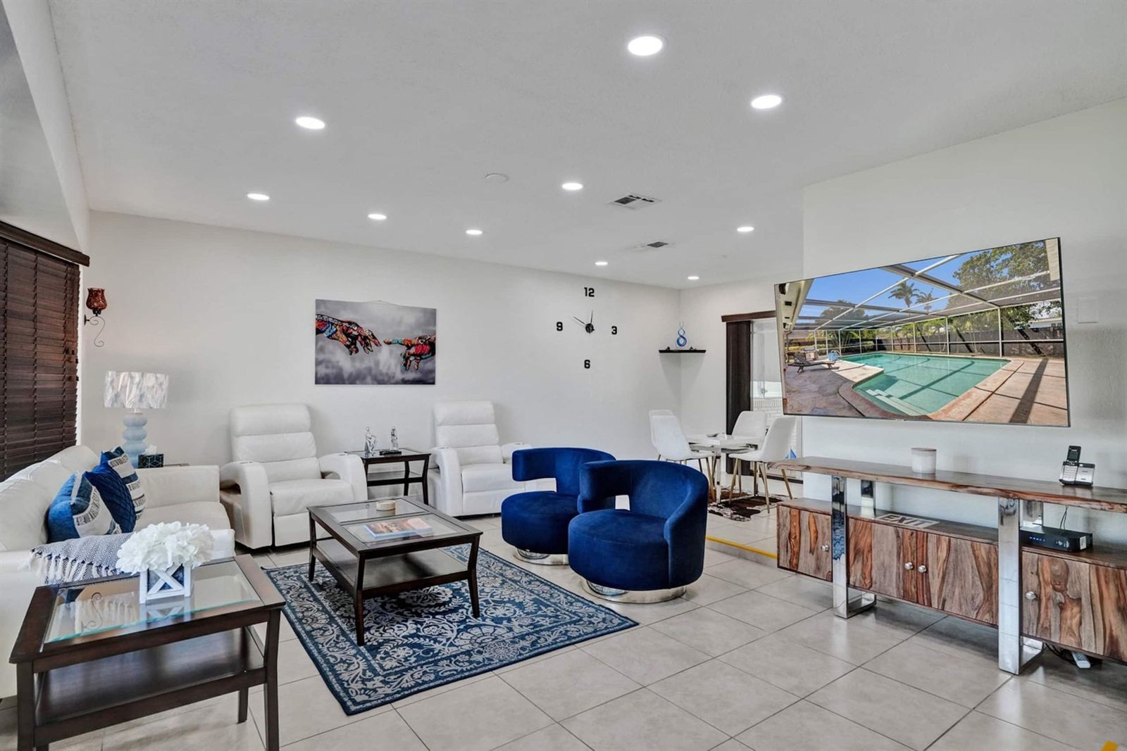 Azure Poolside Retreat, photograph 5 of 11