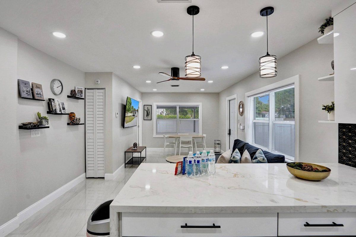 Hollywood Lux Retreat, photograph 9 of 13