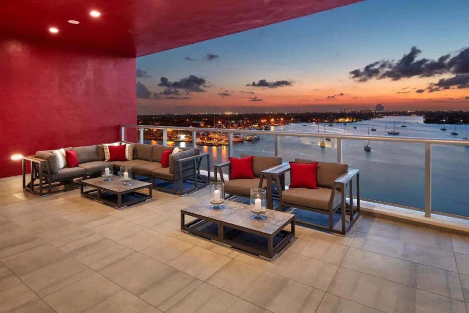 Beachfront residence managed by Dream Lux Retreats in Hollywood