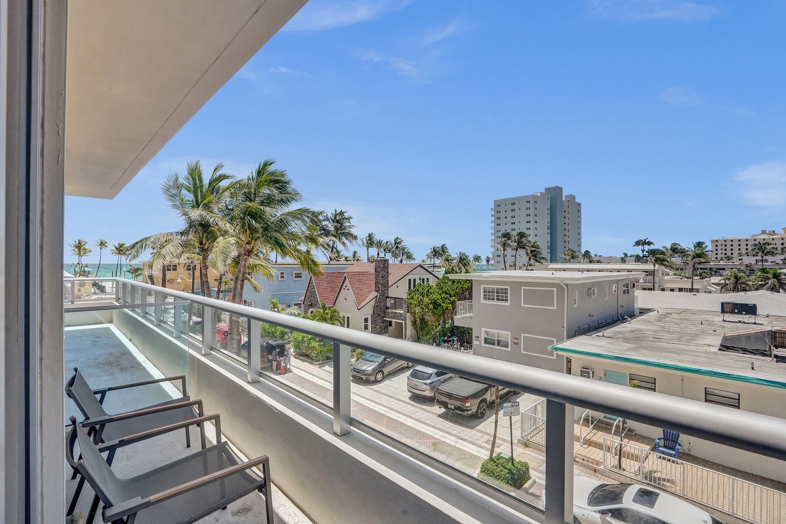 Luxury Beachfront Condo with Rooftop Pool, photograph 7 of 14
