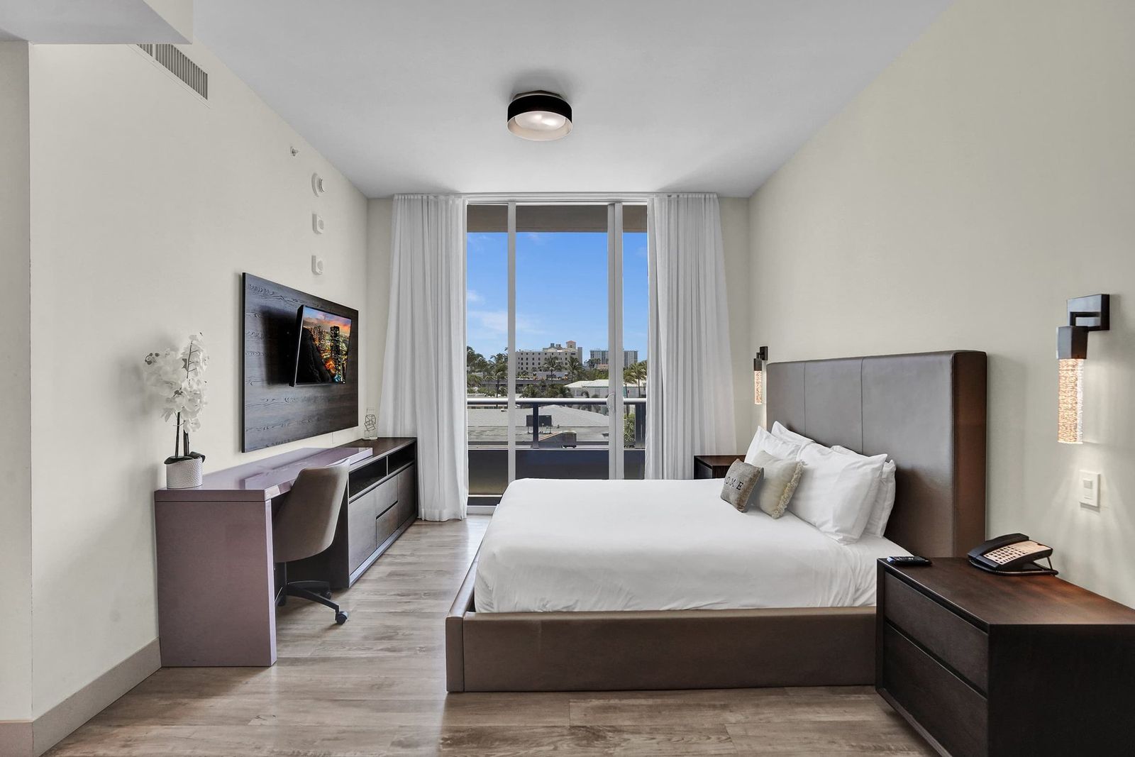 Luxury Beachfront Condo with Rooftop Pool, photograph 8 of 14