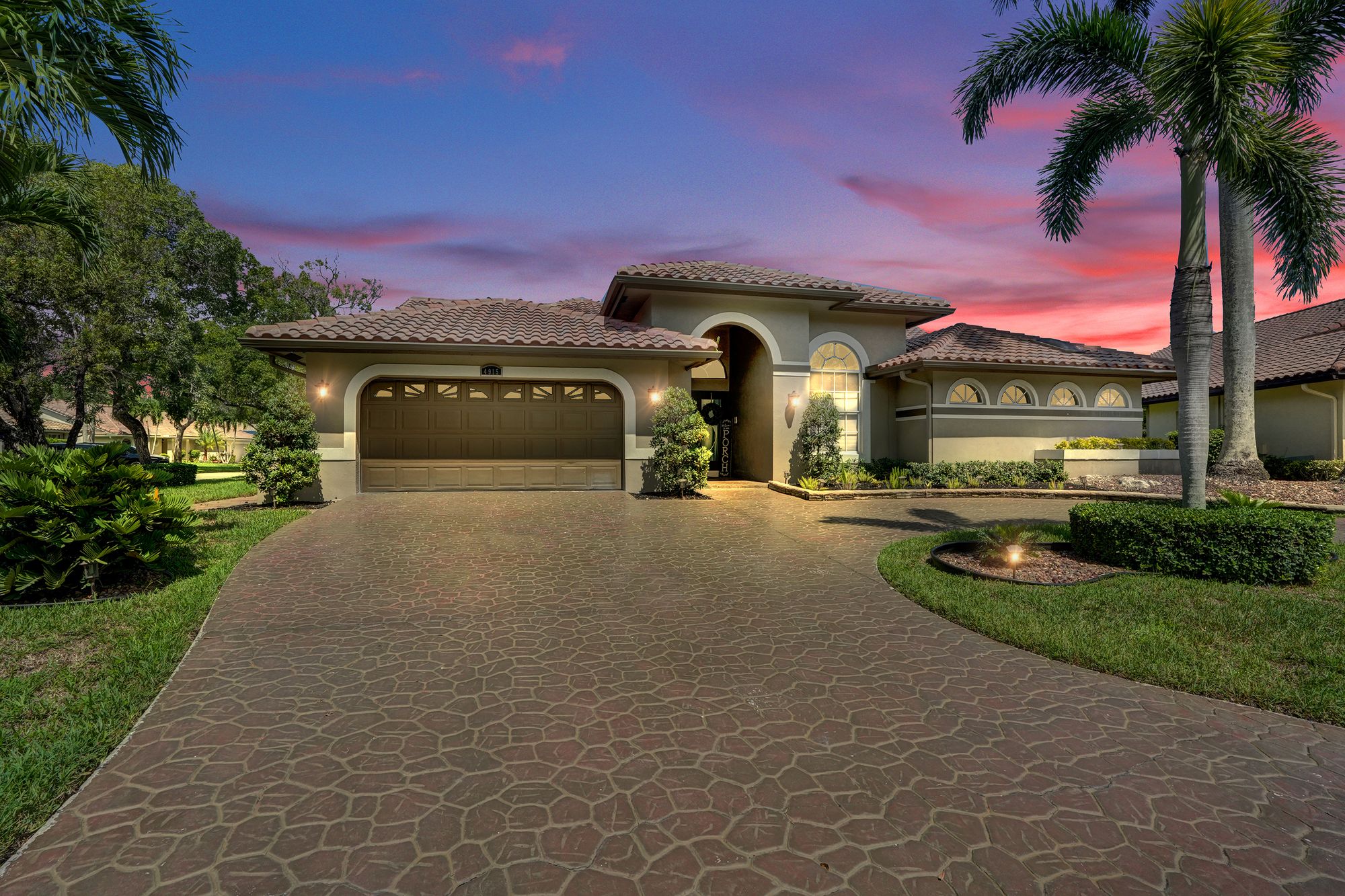 Luxury Coral Springs Retreat, photograph 3 of 18