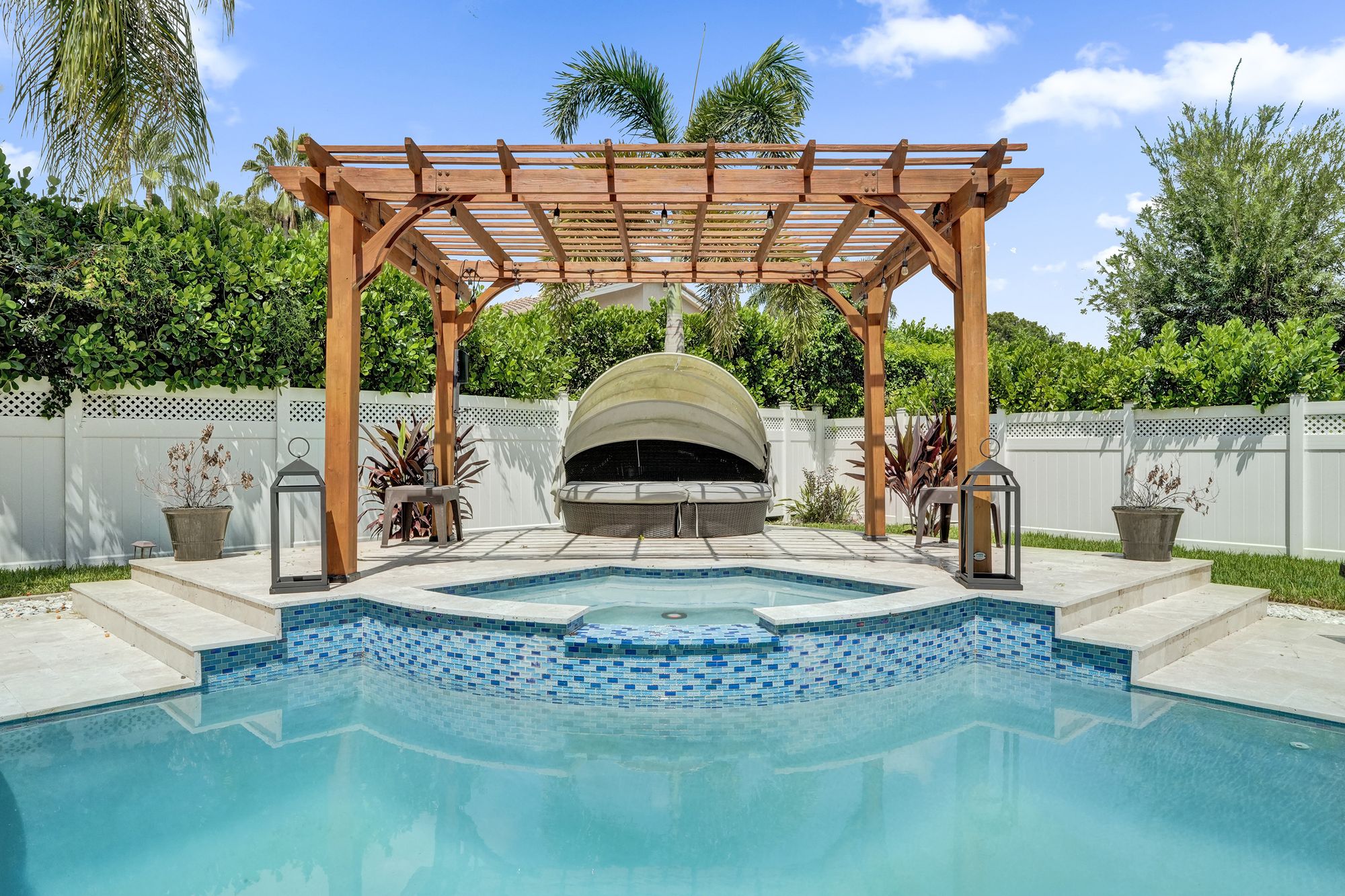 Luxury Coral Springs Retreat, photograph 7 of 18