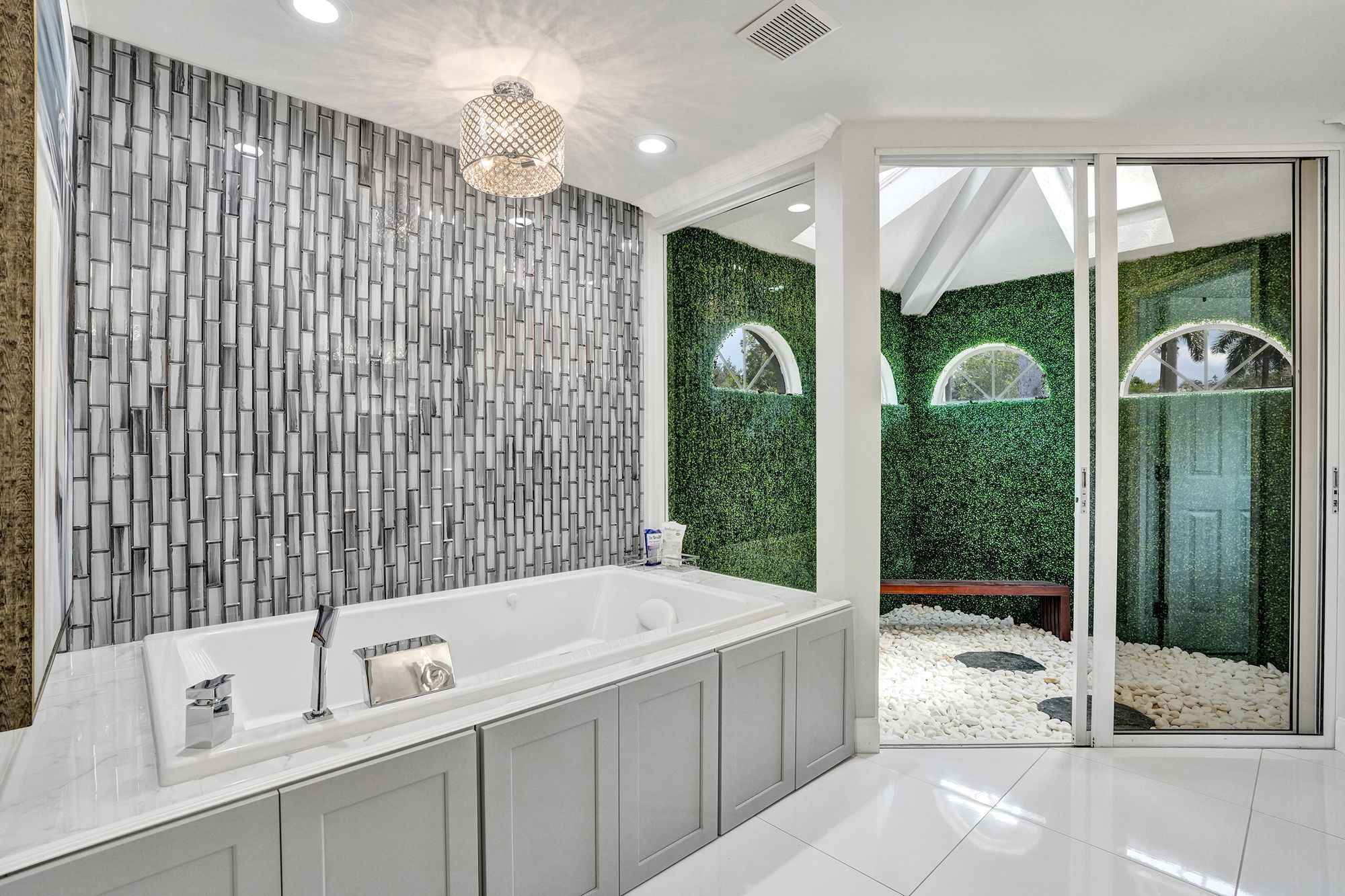Luxury Coral Springs Retreat, photograph 14 of 18