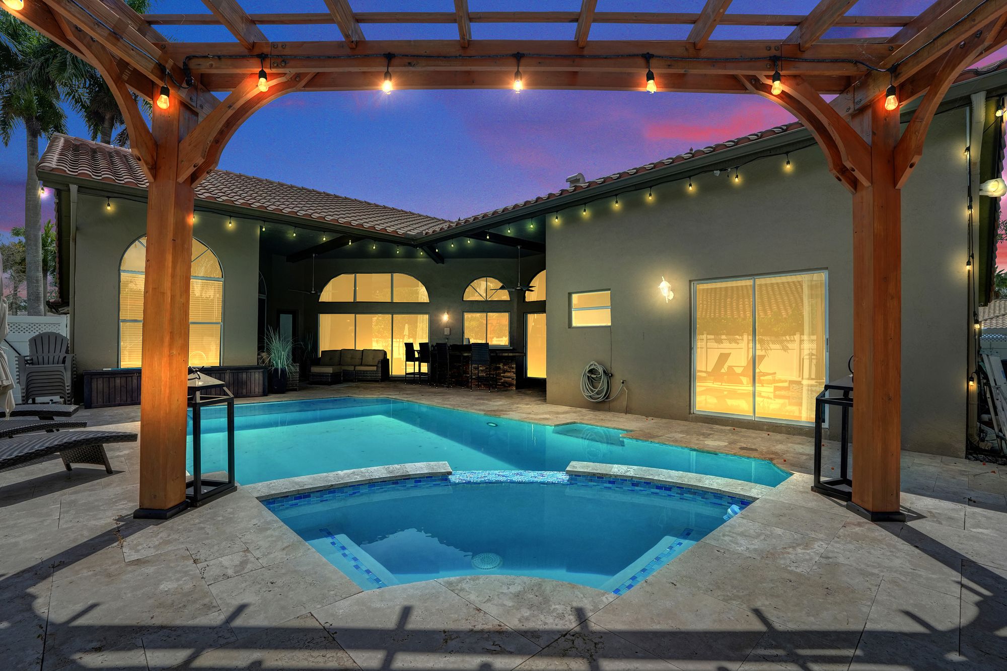 Luxury Coral Springs Retreat, photograph 16 of 18