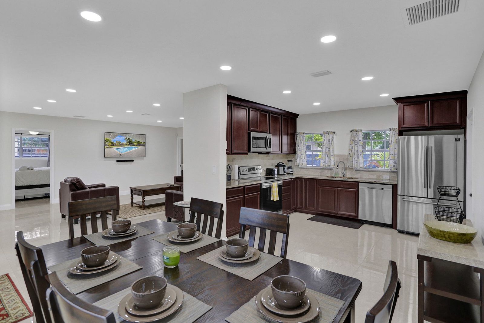 Luxury Miami Villa with Pool, photograph 2 of 8