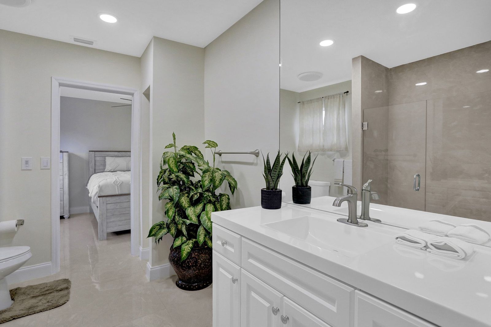 Luxury Miami Villa with Pool, photograph 4 of 8