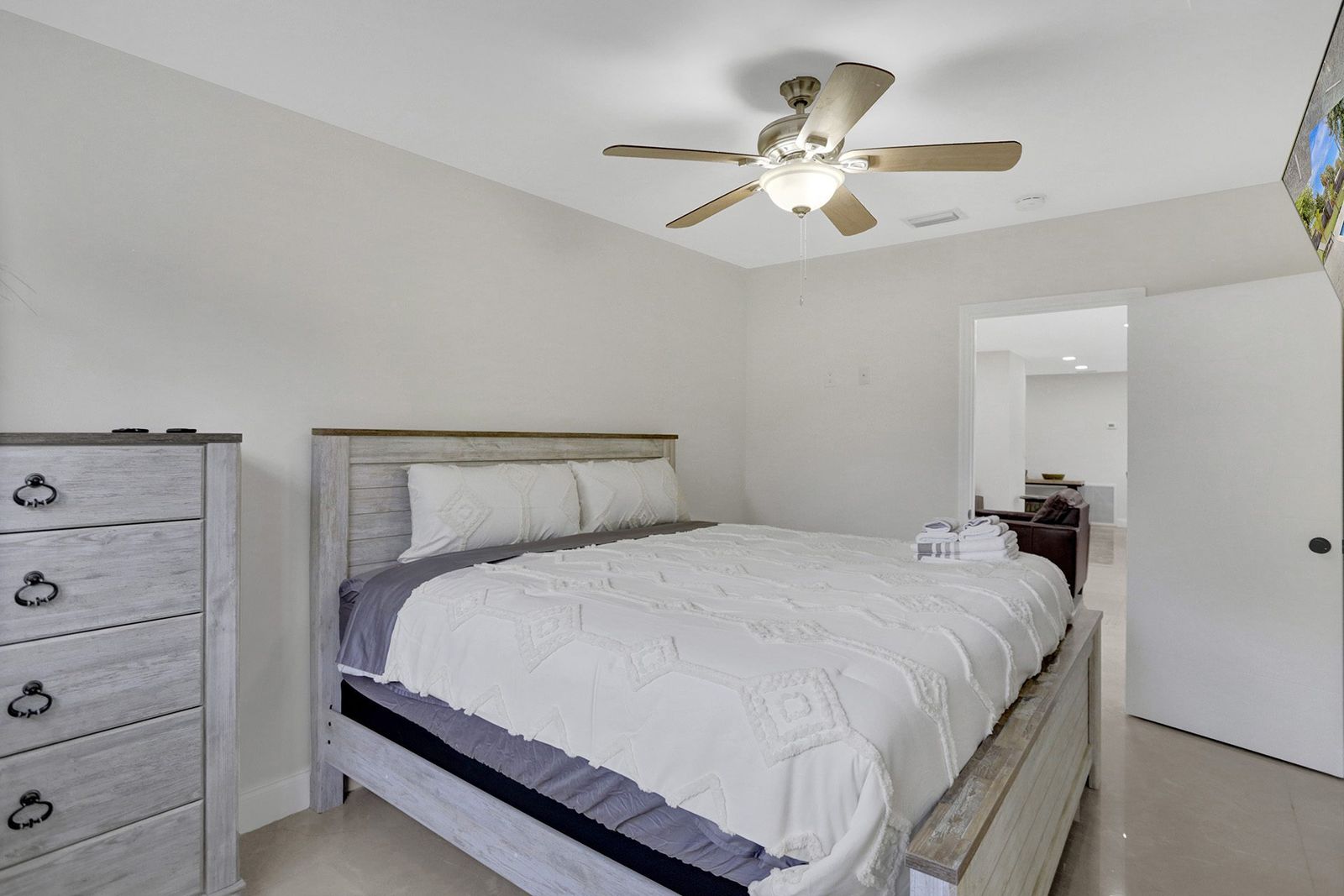 Luxury Miami Villa with Pool, photograph 5 of 8