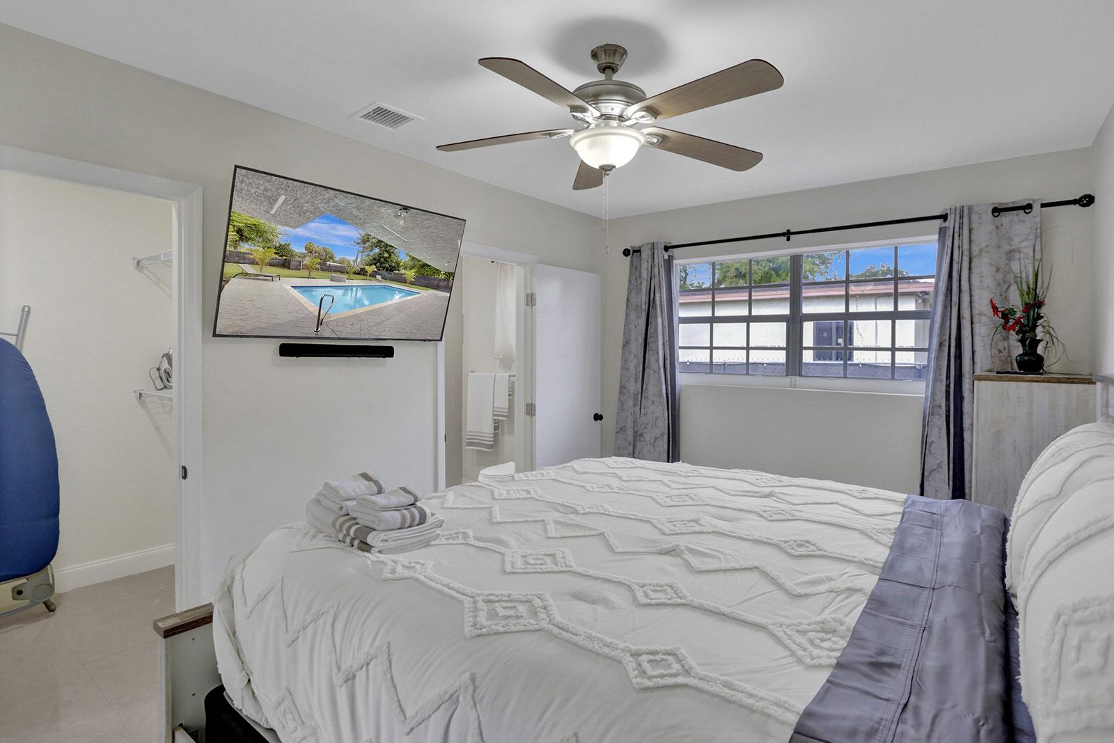 Luxury Miami Villa with Pool, photograph 6 of 8