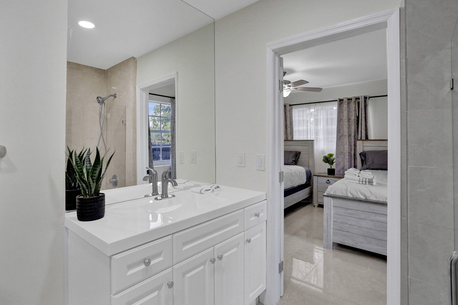 Luxury Miami Villa with Pool, photograph 7 of 8
