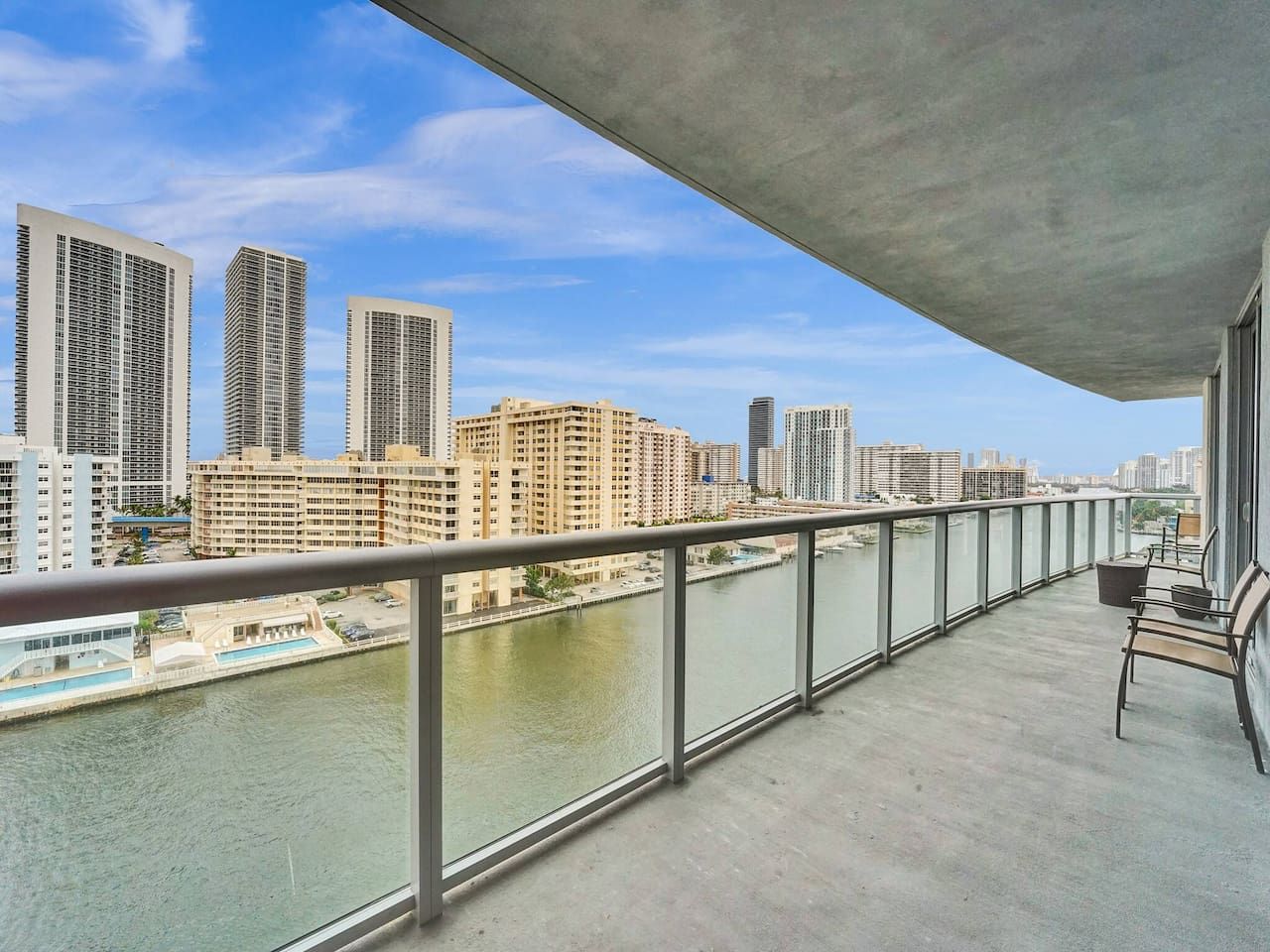 Luxury Waterfront Condo, photograph 7 of 11