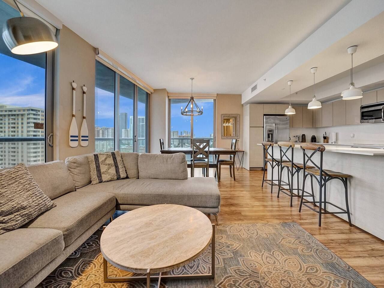 Luxury Waterfront Condo, photograph 8 of 11