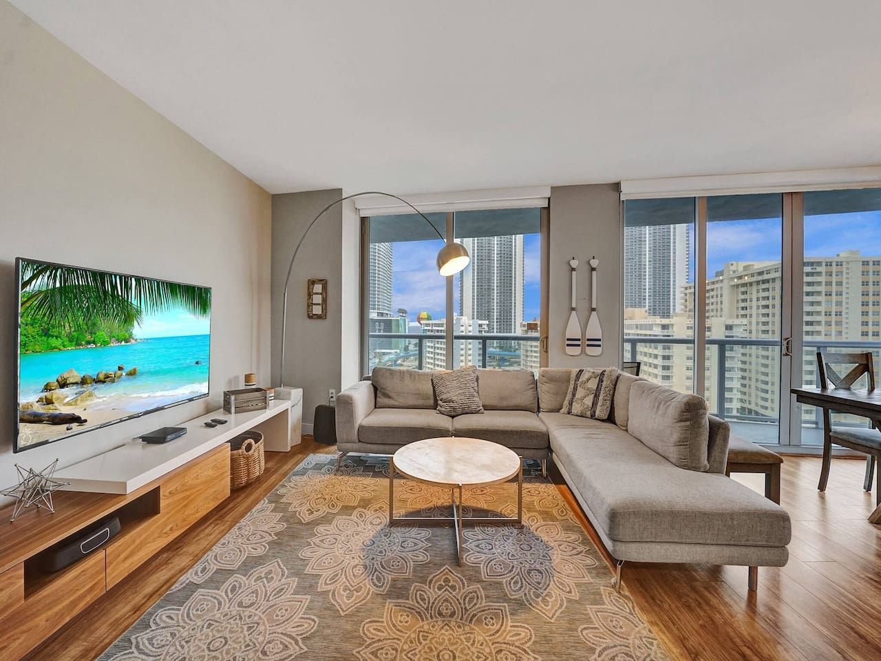 Luxury Waterfront Condo, photograph 9 of 11