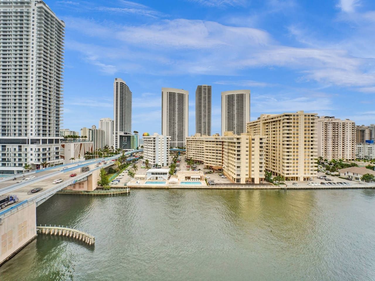Luxury Waterfront Condo, photograph 11 of 11