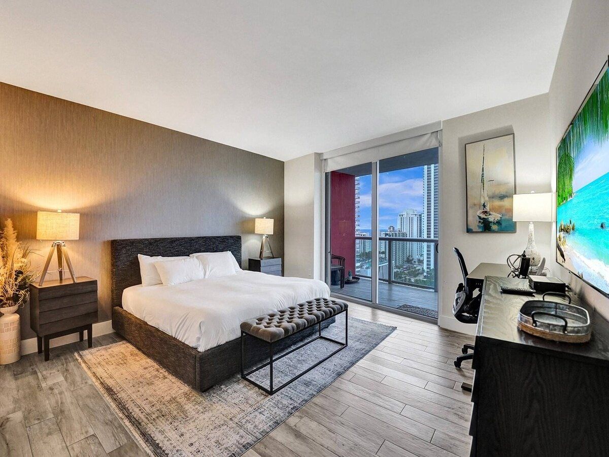 Luxury Waterfront Suite with Great Views, photograph 4 of 14