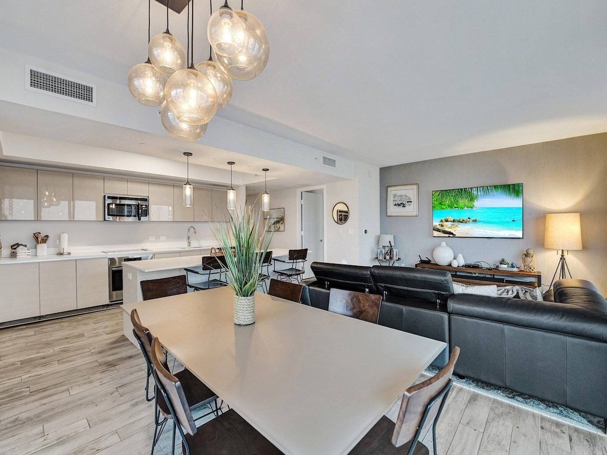 Luxury Waterfront Suite with Great Views, photograph 7 of 14