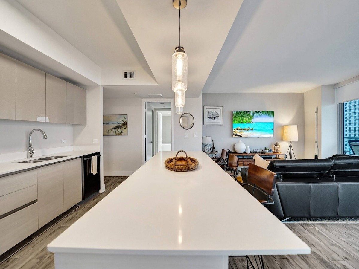 Luxury Waterfront Suite with Great Views, photograph 8 of 14