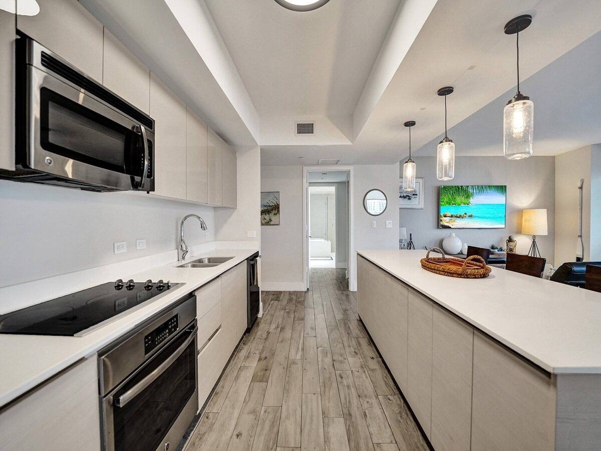 Luxury Waterfront Suite with Great Views, photograph 12 of 14