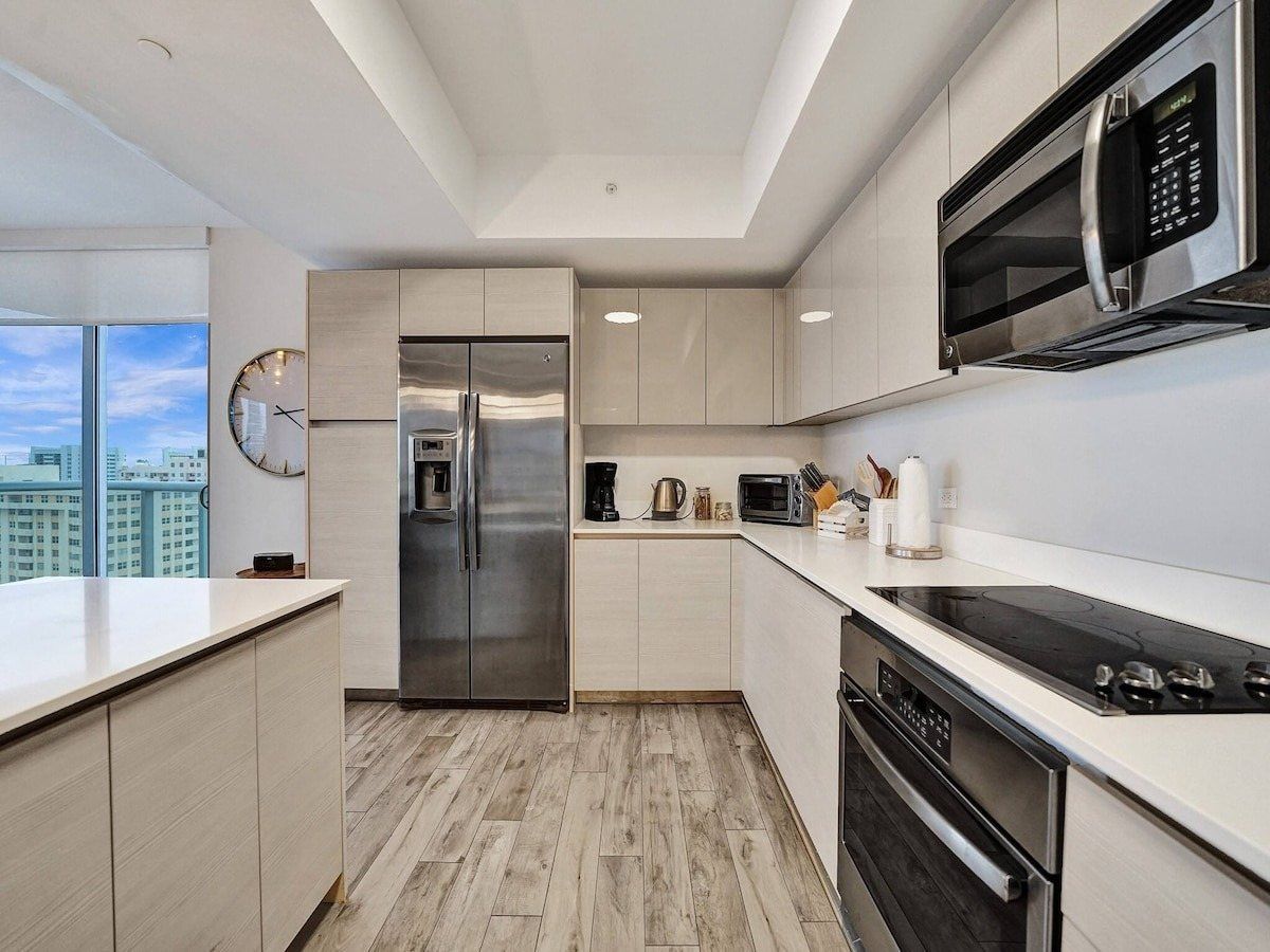 Luxury Waterfront Suite with Great Views, photograph 13 of 14