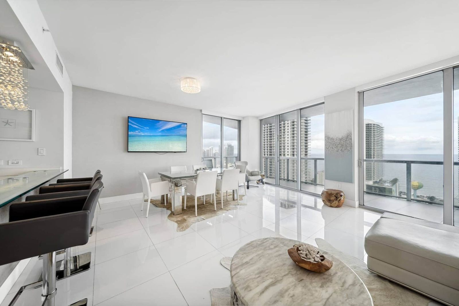 Million Dollar Waterfront Penthouse, photograph 3 of 14