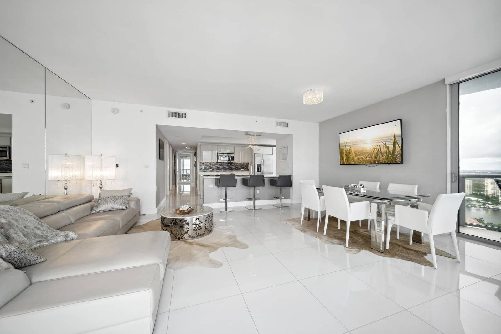 Million Dollar Waterfront Penthouse, photograph 4 of 14
