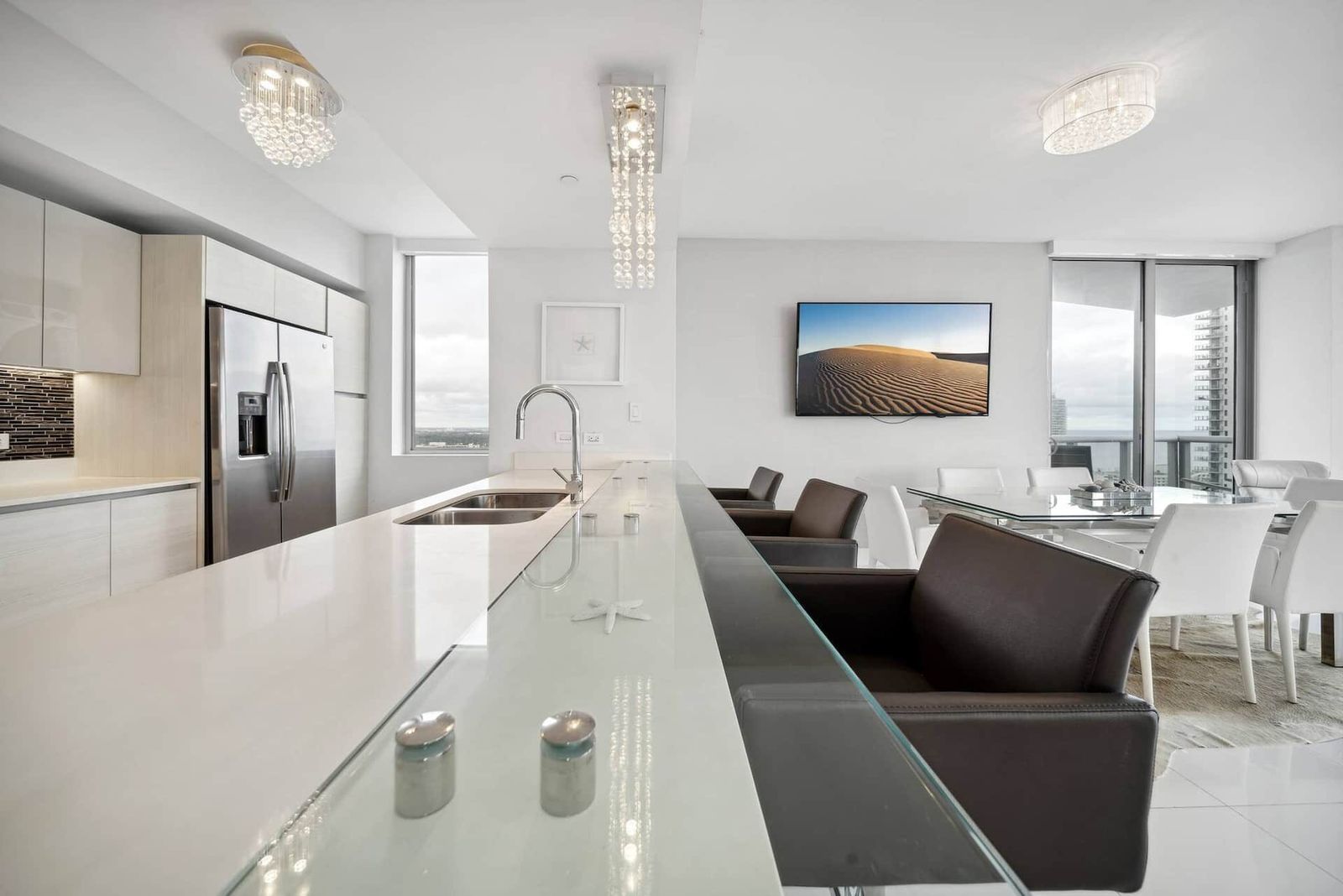 Million Dollar Waterfront Penthouse, photograph 5 of 14
