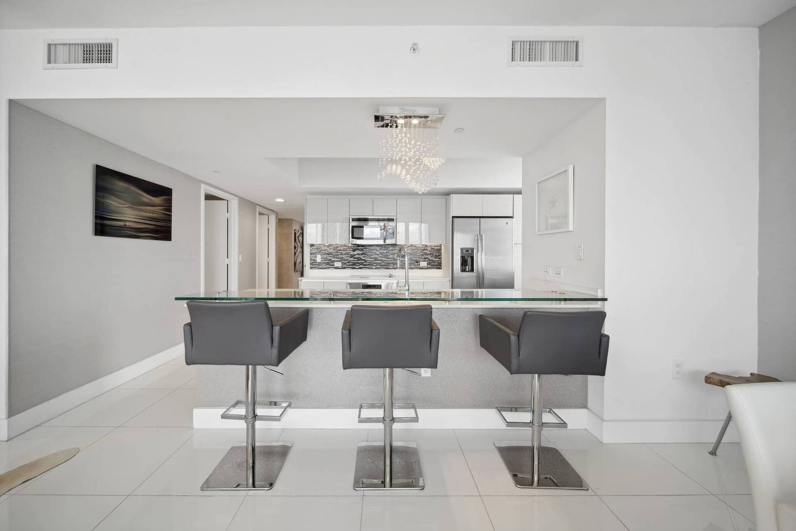 Million Dollar Waterfront Penthouse, photograph 7 of 14