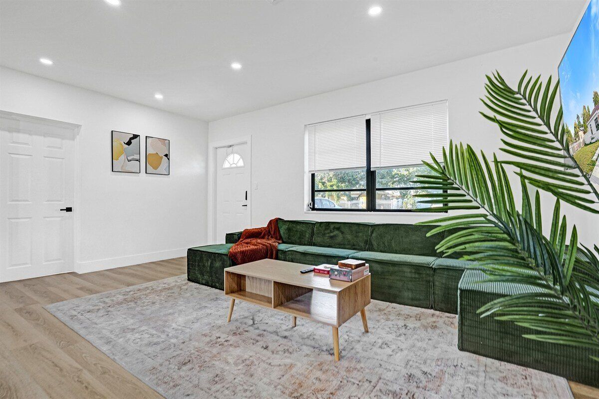 Olive Palm Retreat, photograph 7 of 14