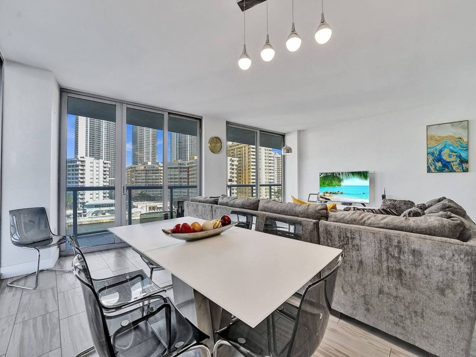 Luxury Waterfront Suite, photograph 3 of 14