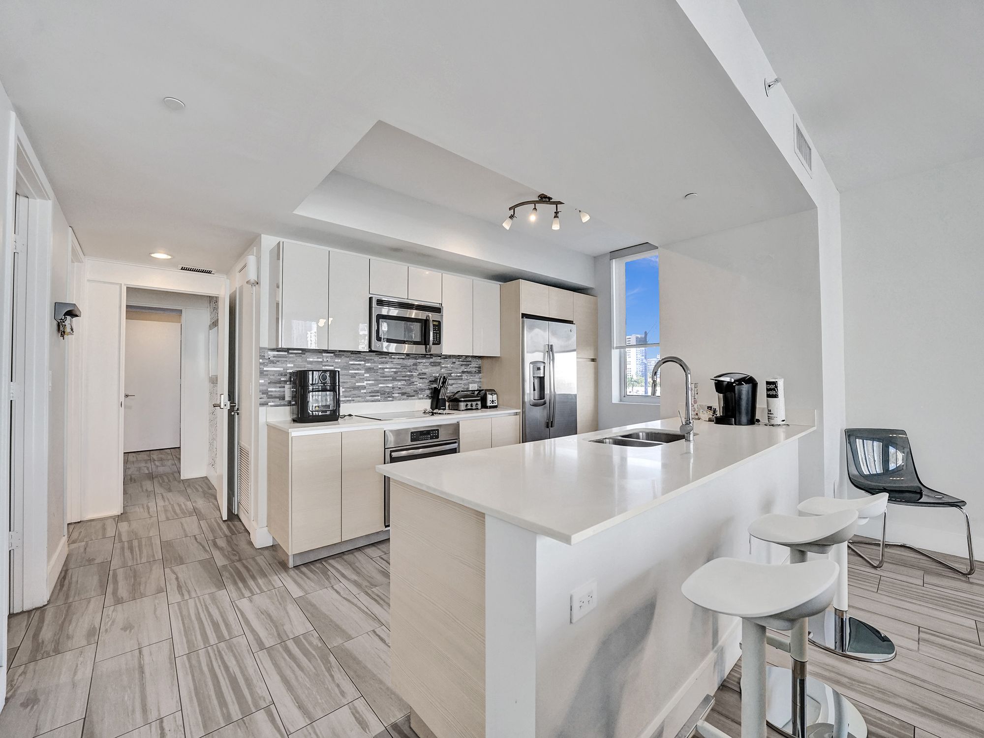 Luxury Waterfront Suite, photograph 5 of 14