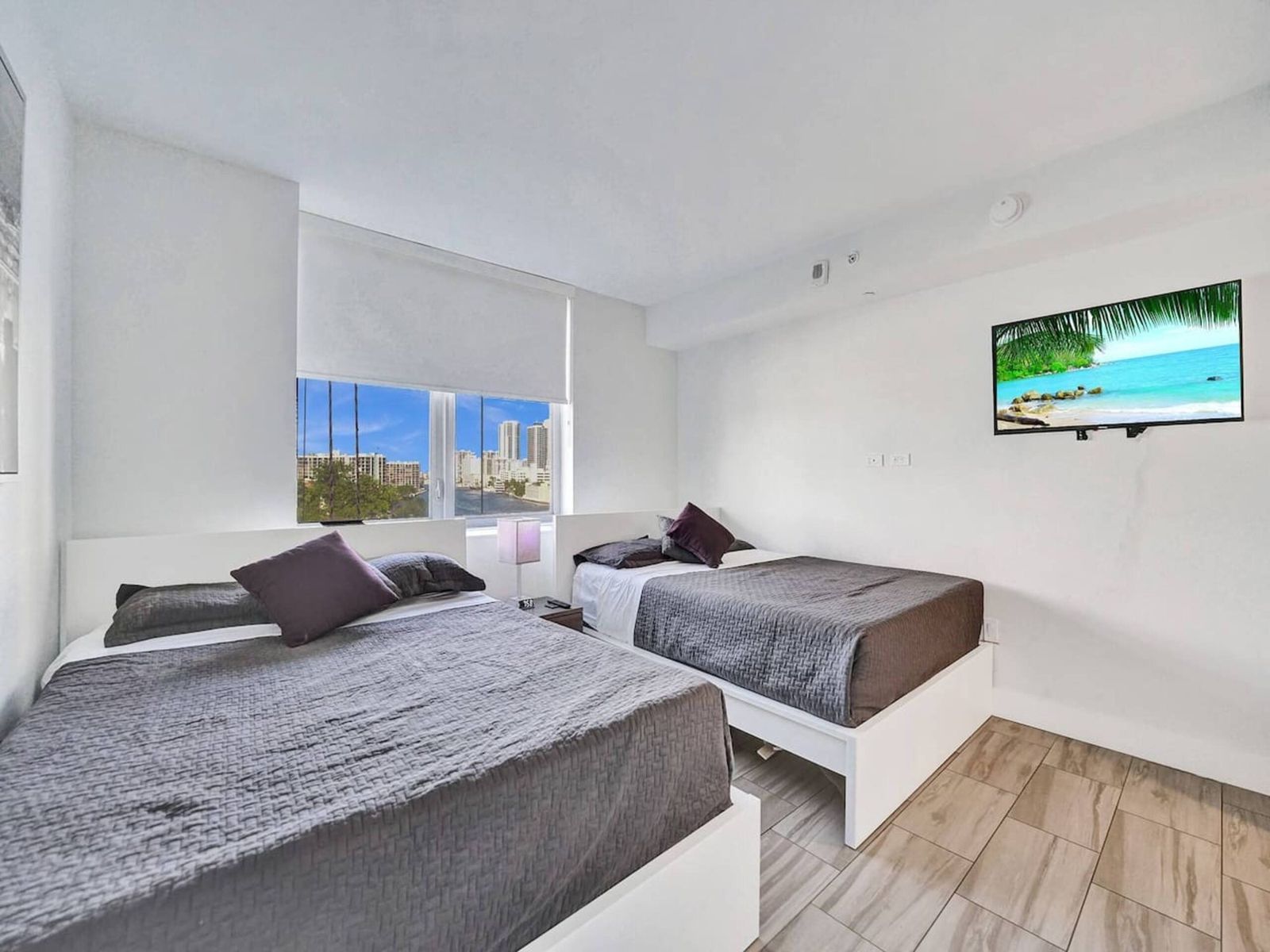 Luxury Waterfront Suite, photograph 7 of 14