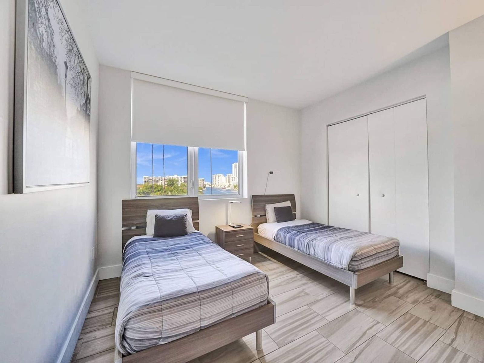 Luxury Waterfront Suite, photograph 8 of 14