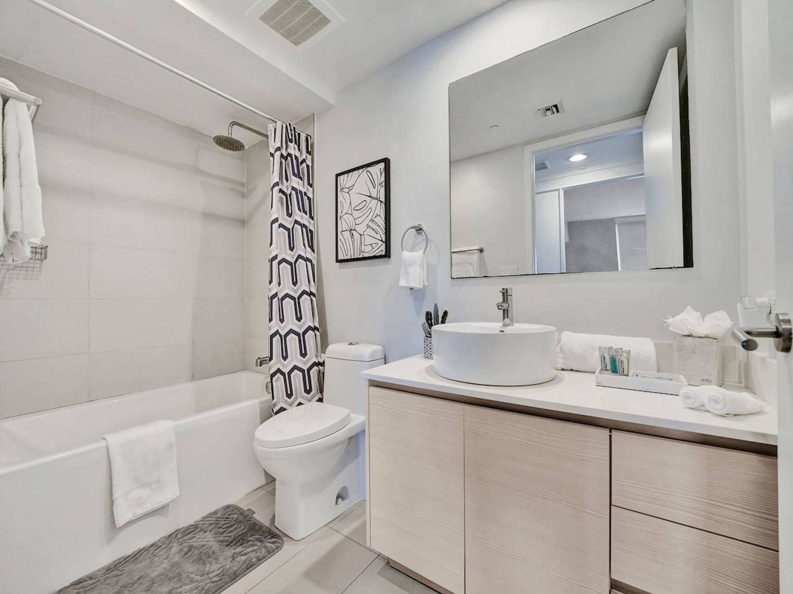 Luxury Waterfront Suite, photograph 11 of 14