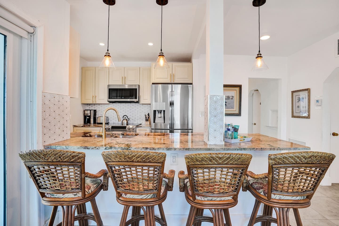 Sunset Oceanfront Retreat, photograph 6 of 11