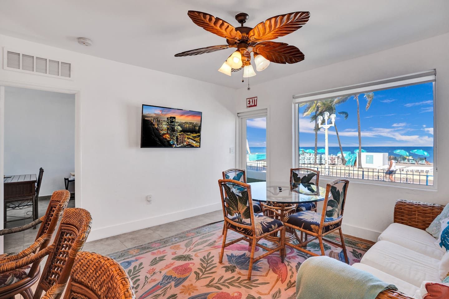 Sunset Oceanfront Retreat, photograph 10 of 11