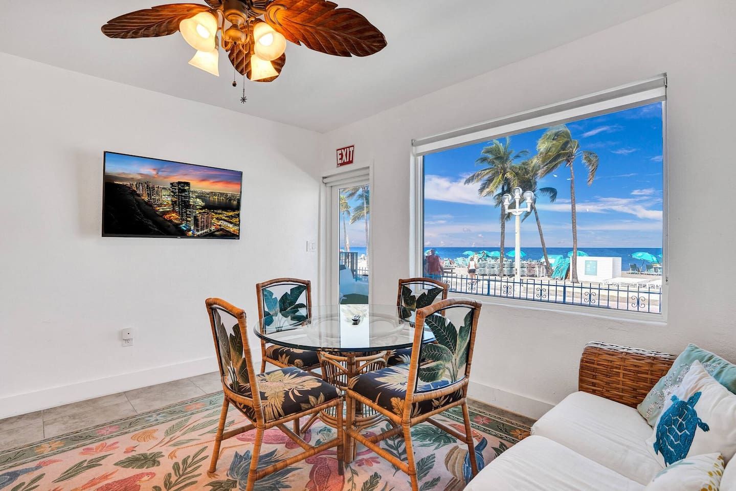 Sunset Oceanfront Villa, photograph 2 of 11