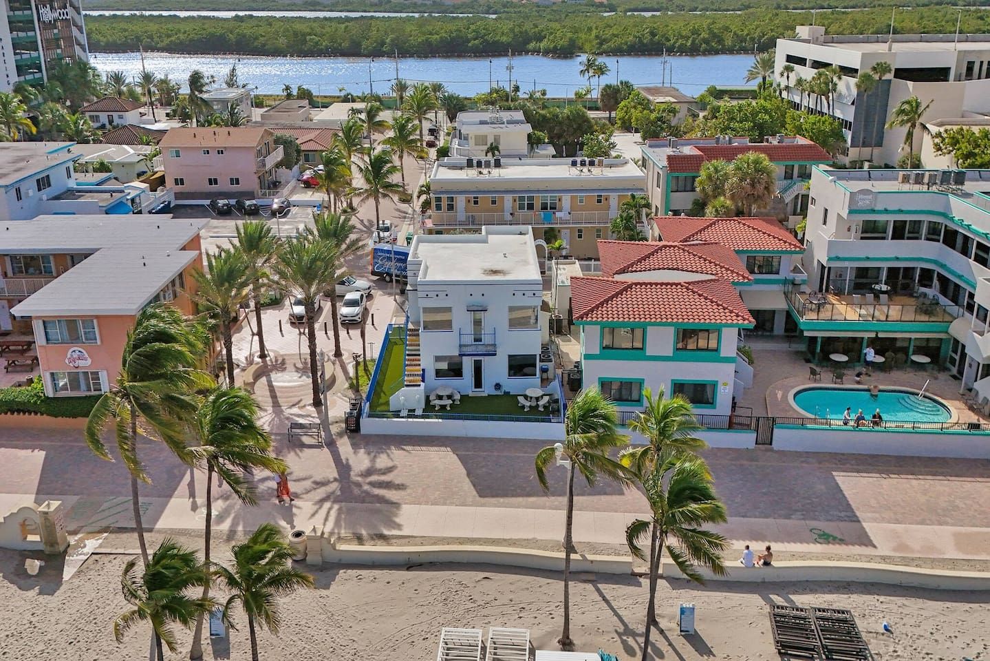 Sunset Oceanfront Villa, photograph 6 of 11