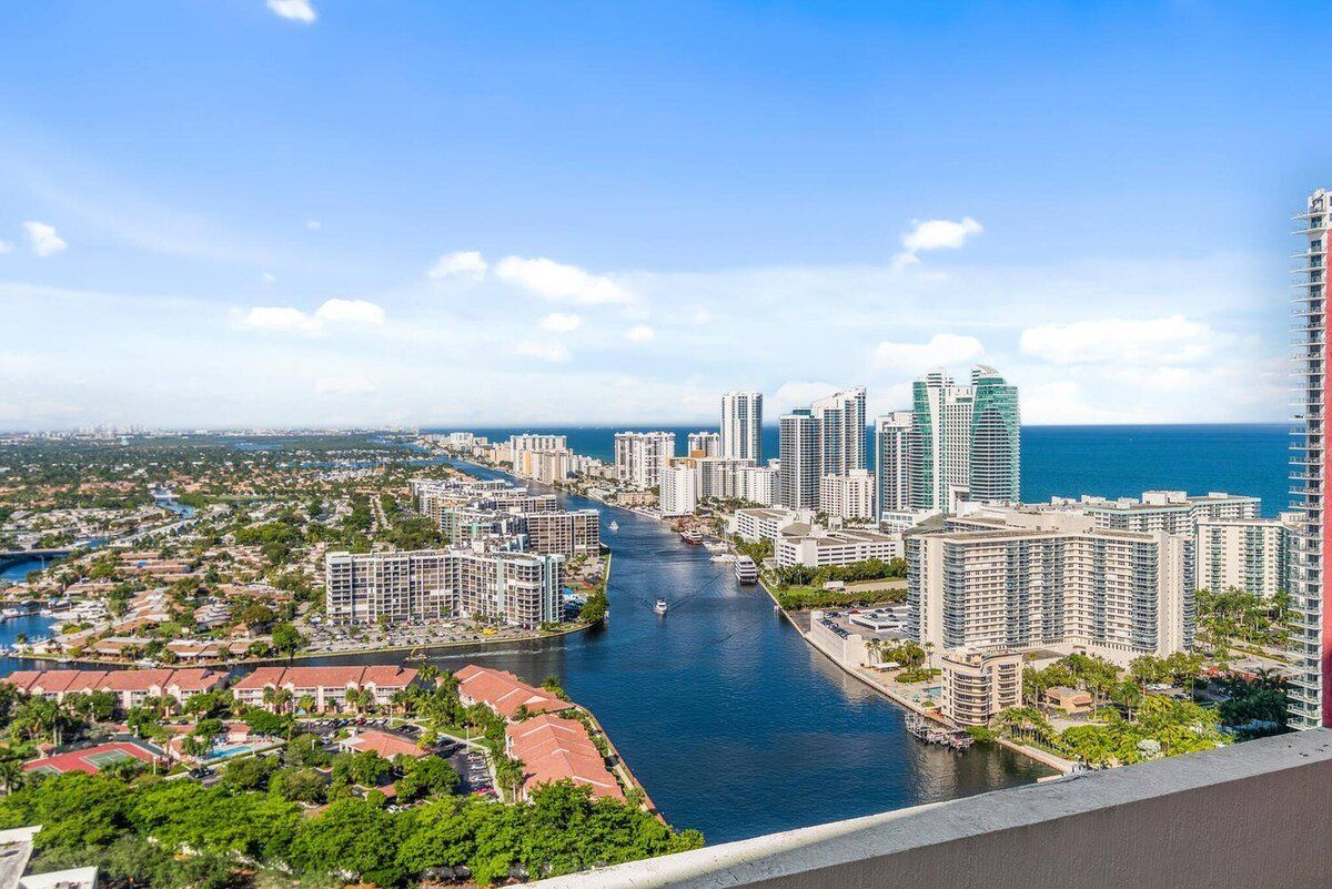 Top Floor Luxury Penthouse with Private Roof Deck, Hallandale Beach, Florida