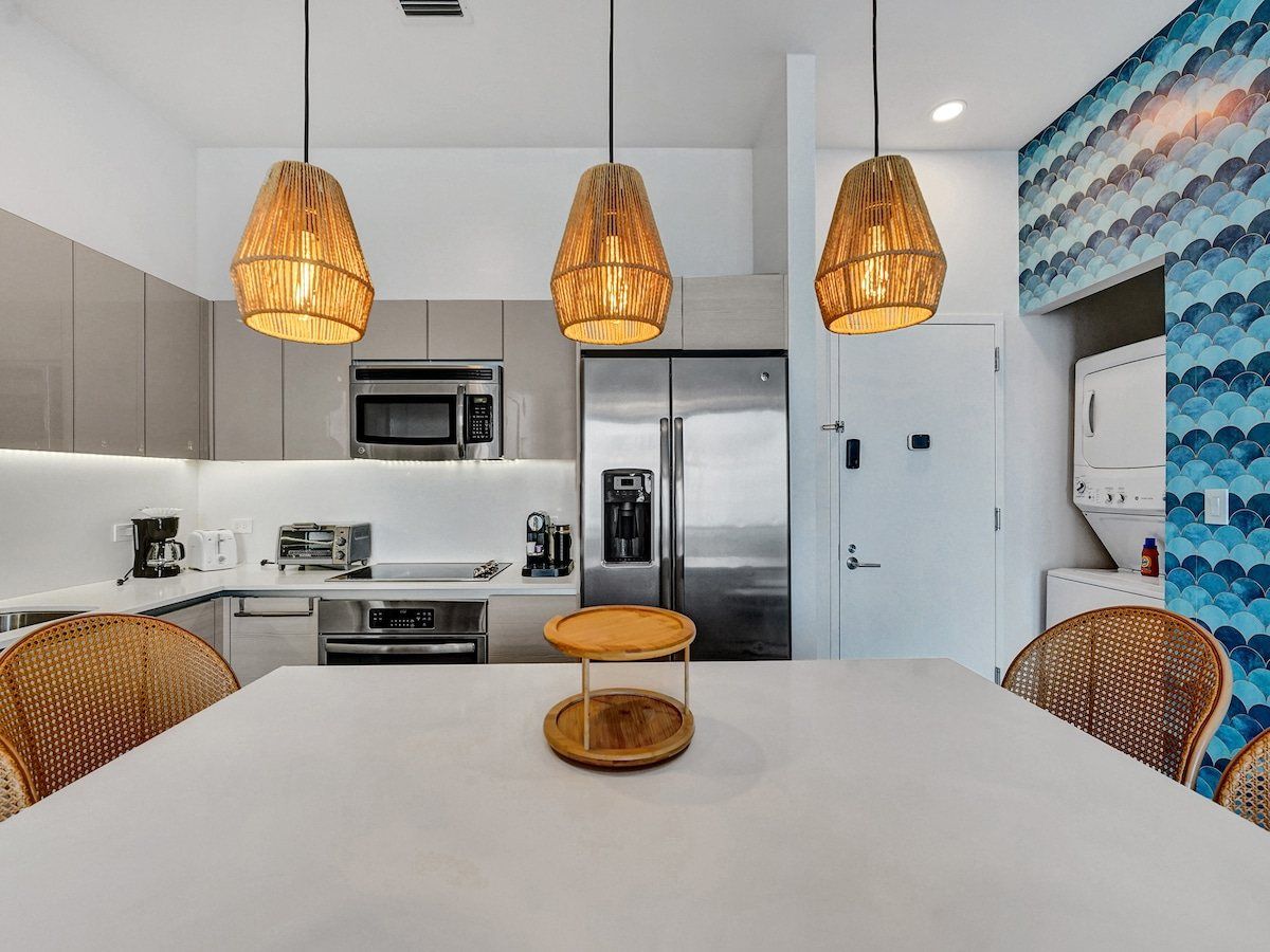 Top Floor Luxury Penthouse with Private Roof Deck, photograph 12 of 14