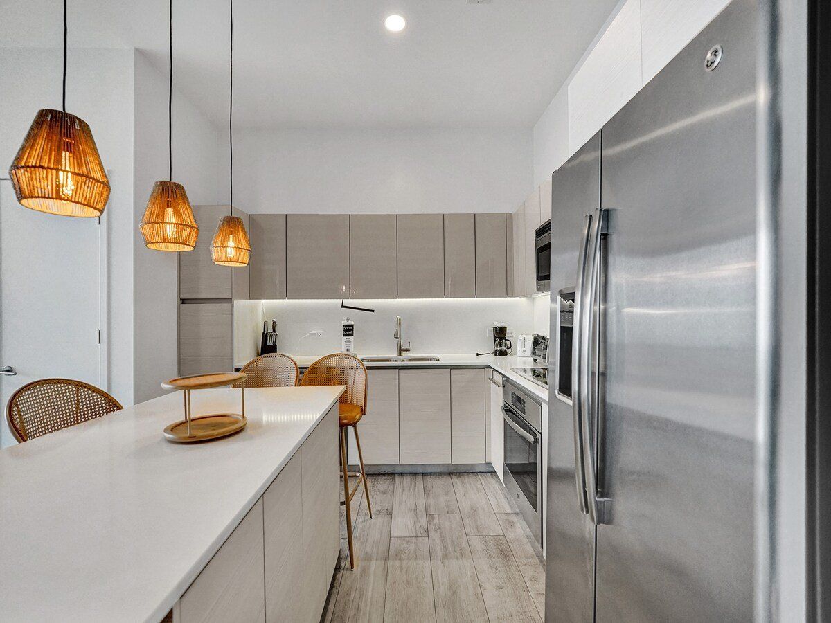Top Floor Luxury Penthouse with Private Roof Deck, photograph 14 of 14