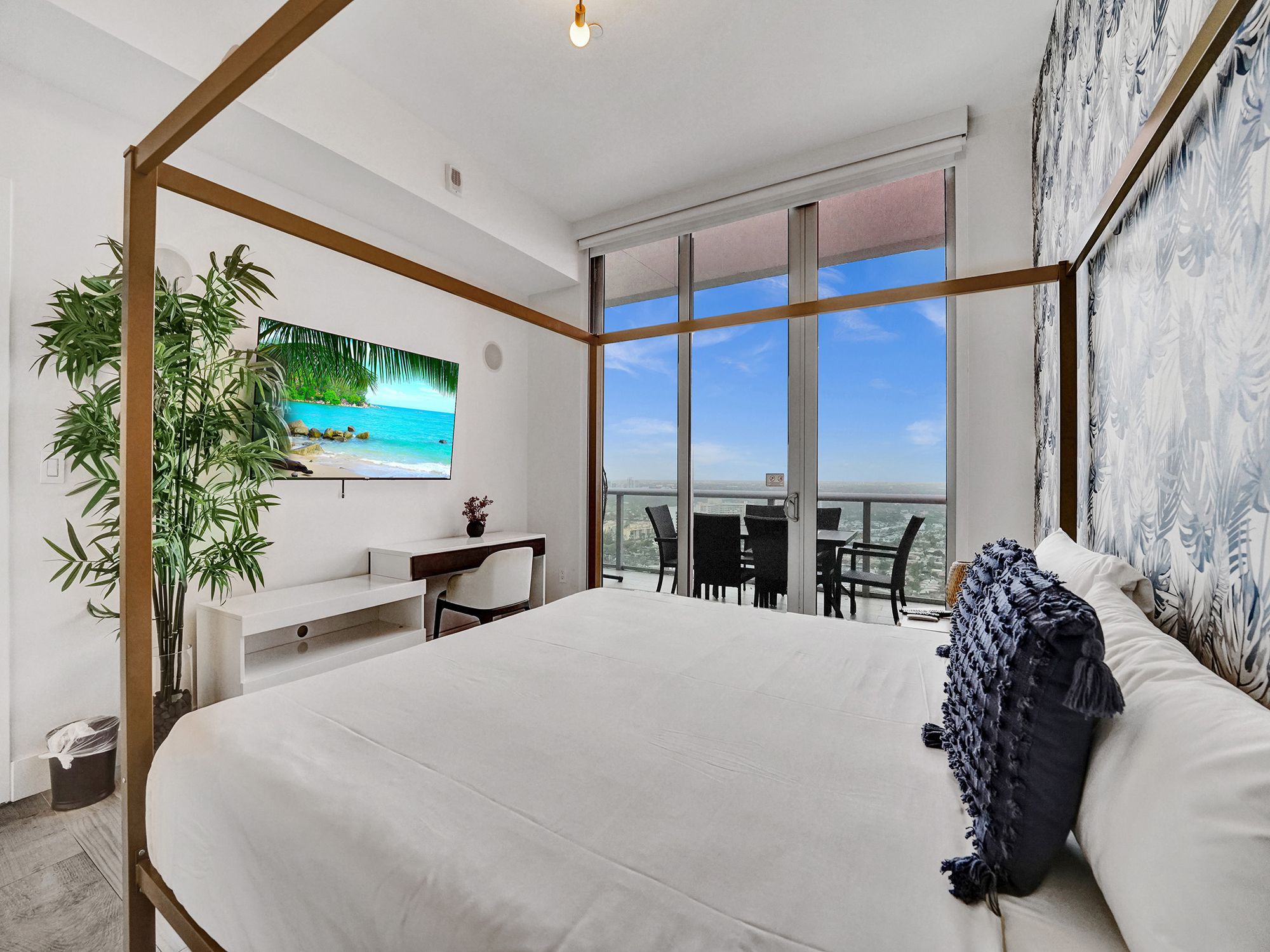Top Floor Luxury Penthouse with Private Roof Deck, photograph 5 of 14