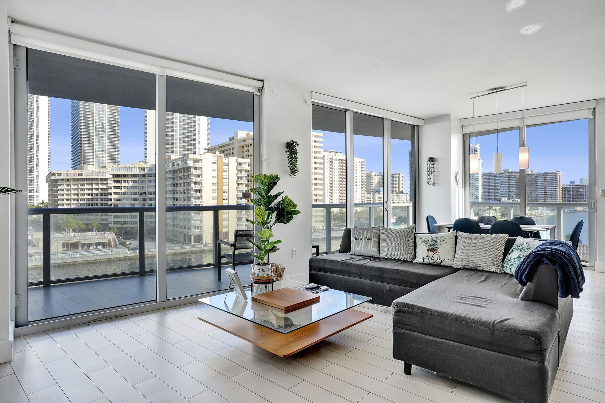 Waterfront Retreat with Great Views, photograph 2 of 17