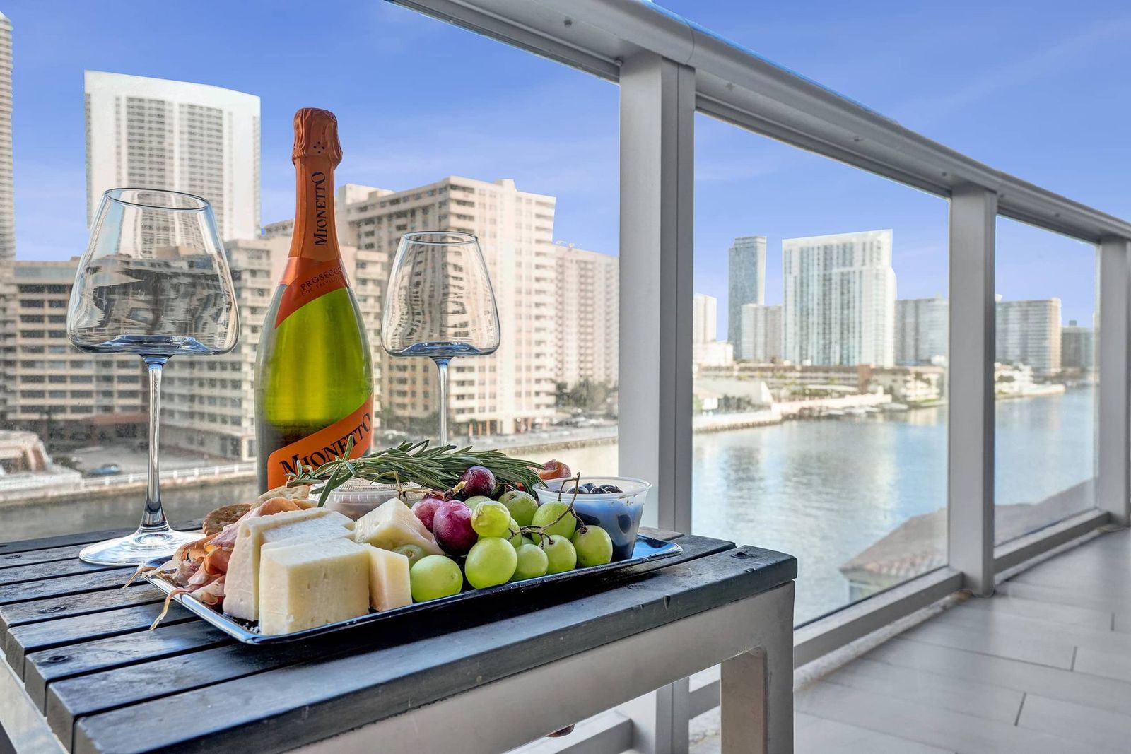 Waterfront Retreat with Great Views, photograph 8 of 17