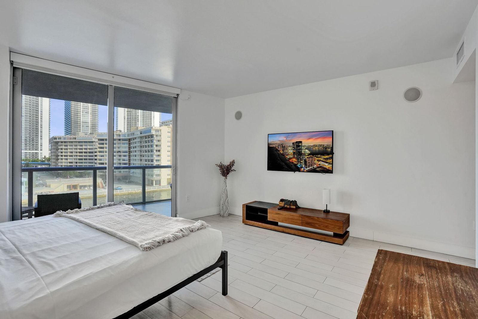 Waterfront Retreat with Great Views, photograph 9 of 17