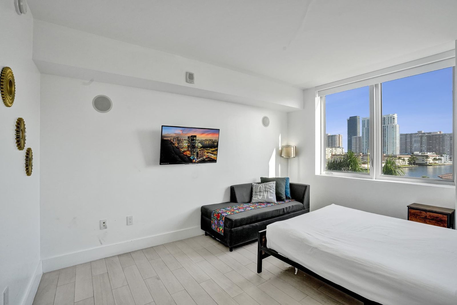 Waterfront Retreat with Great Views, photograph 12 of 17
