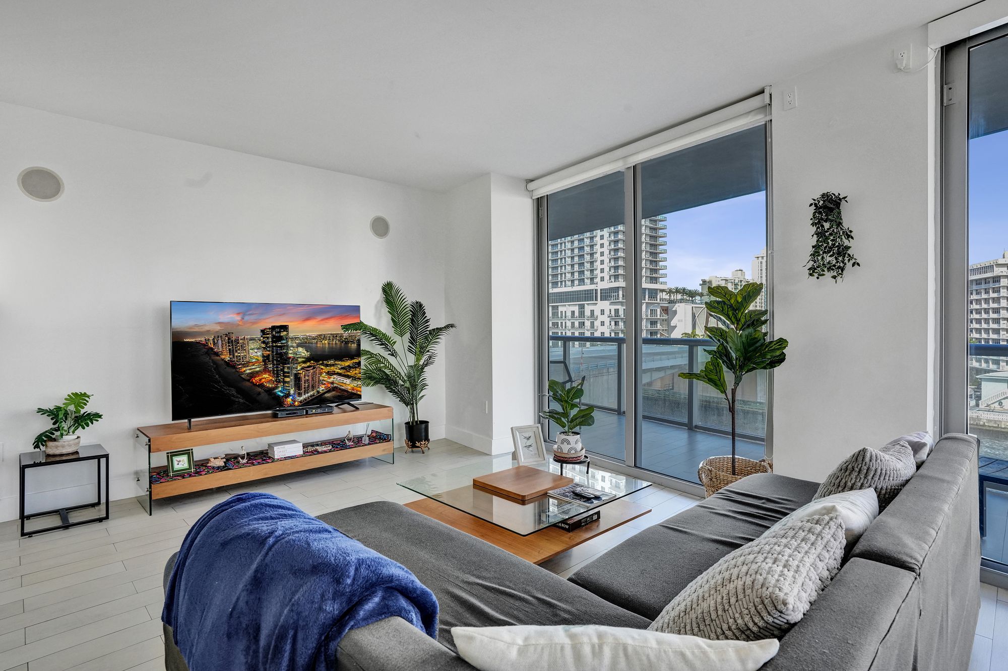 Waterfront Retreat with Great Views, photograph 4 of 17